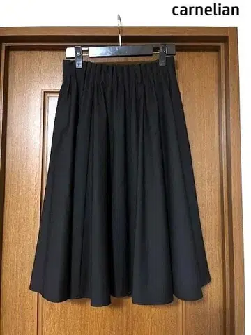 새상품급 카넬리안 볼륨 서큘러 스커트 블랙