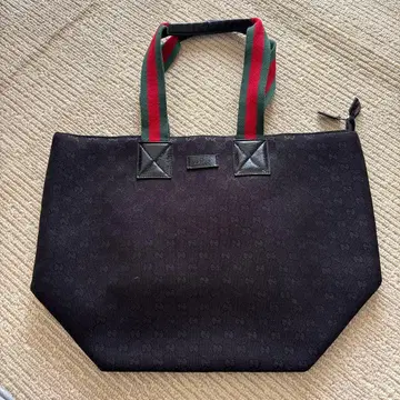 블랙 컬러 토트백