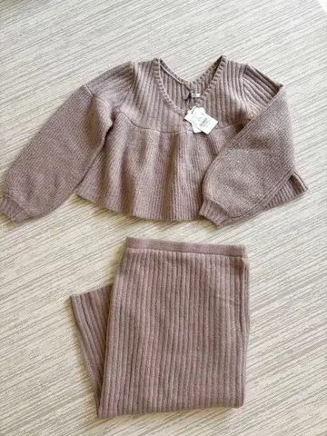 [ 미사용 ] 립 서비스 핑크 베이지 니트 셋업 M 사이즈