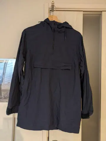 데상트 아노락 네이비 후드 부착 윈드브레이커