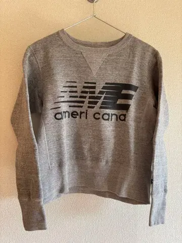 그레이 로고 프린트 맨투맨