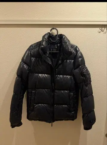 타트라스 다운 자켓 더블 지퍼 네이비에 가까운 블랙입니다