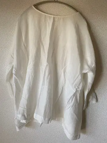 SOIL 화이트 오부 소매 셔츠