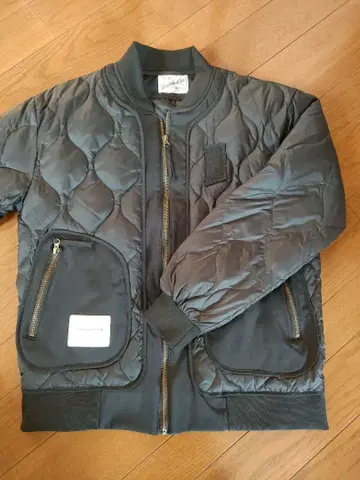 카라쿠 Karaku 퀼팅 다운 플라이트 자켓 M 사이즈