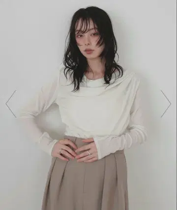 LIAN 화이트 드레이프 벨로아 풀오버