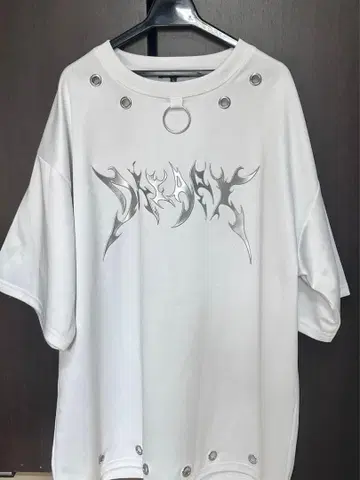 MAROCORE SELECT 메탈 로고 빅 실루엣 T셔츠