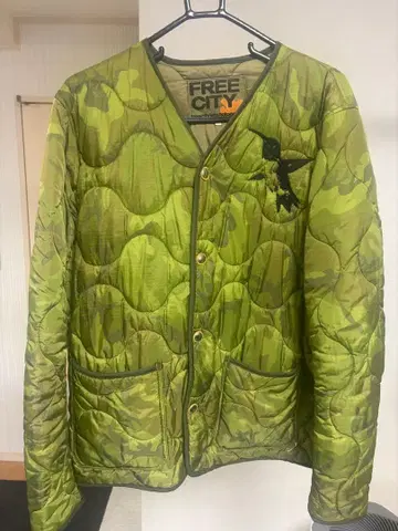 FREE CITY 카모플라쥬 그린 퀼팅 다운 자켓