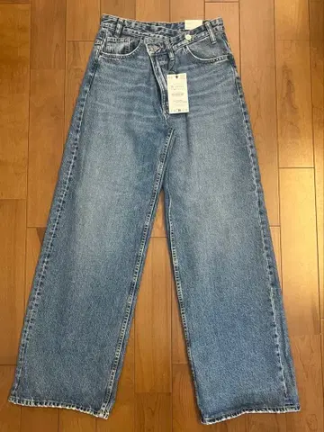 [ 새상품급 ] ZARA 와이드 레그 크로스 허리 풀렝스 데님