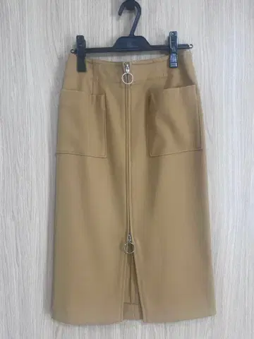 NOBLE 머스타드 타이트 스커트