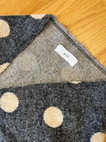 prit 도트 무늬 자카드 삼각형 숄 그레이/베이지