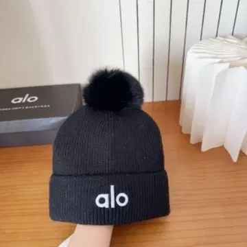 alo 블랙 니트 모자