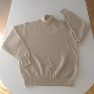 새상품급! CAMPUS HERO 베이지 터틀넥 니트 MA 사이즈