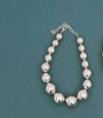 HANEE 실버 볼 목걸이