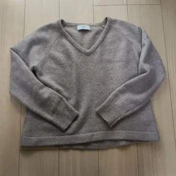 SLOBE iENA 베이지 V넥 스웨터