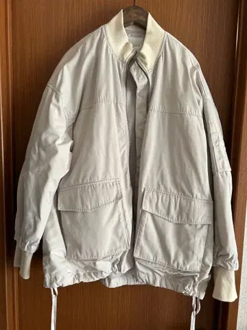 ACUTA 라이트 베이지 점퍼 마렛메트