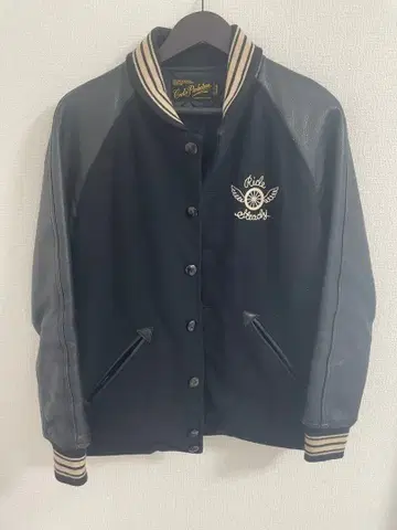 쿠티 바시티 자켓