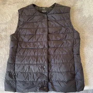 [새상품급] UNIQLO 울트라 라이트 다운 컴팩트 베스트 SIZE: M