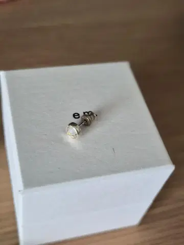 e.m. 지르코니아 부착 귀걸이 한쪽용