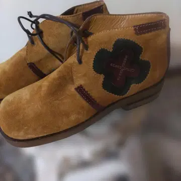 브라운 계열 스웨이드 숏부츠