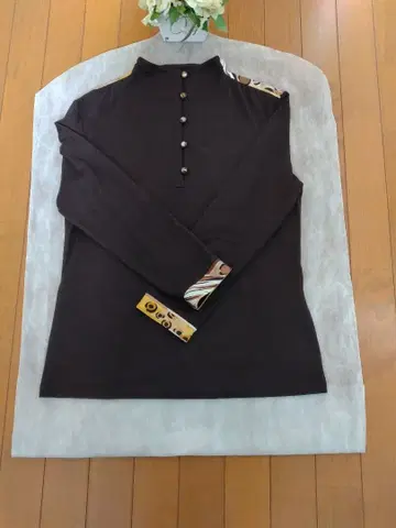 레오나르 스포츠 40 다크 브라운 하이넥 긴팔 니트