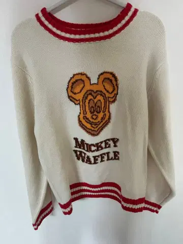 미키 와플 자수 긴팔 니트 스웨터