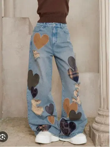 미사용 새상품 랜덤 하트 패치워크 데님 팬츠 S 사이즈