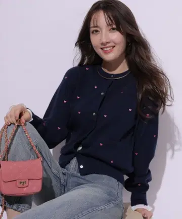 아푸와이저 리셰 하트 자수 가디건 풀오버 네이비