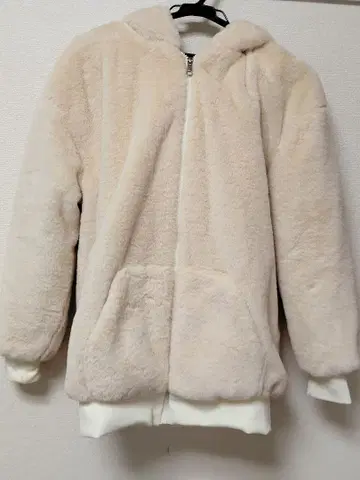 후드 부착 보아 코트