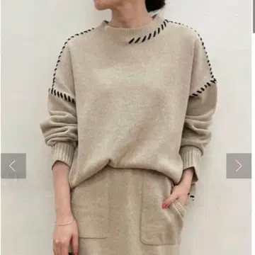 새상품급 비어즐리 23년 스티치 자수 니트