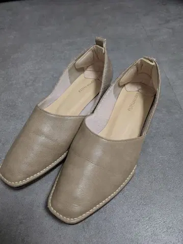 팬 갤러리 스퀘어토 펌프스