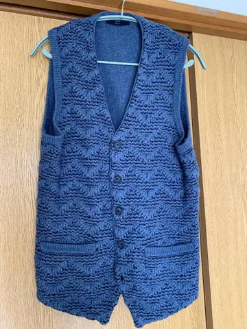다크 블루 뜨개질 슬리브리스 베스트, 테일러드 자켓