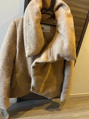 SLY 베이지 다운 자켓