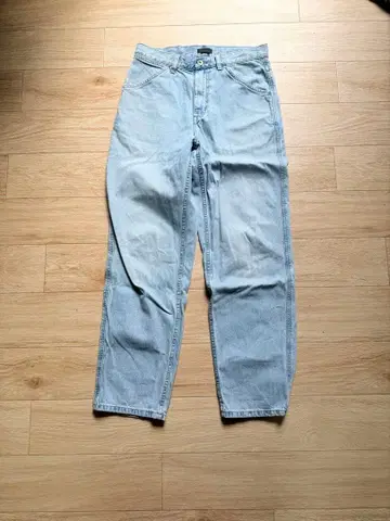 UNIQLO BEATS 라이트 블루 스트레이트 데님 29