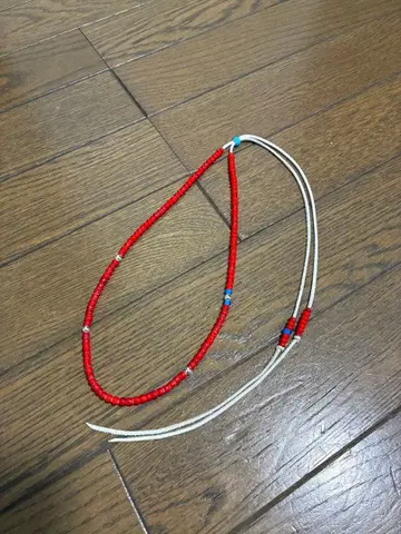 화이트하트 핸드메이드 비즈 목걸이