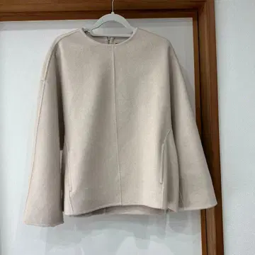 zara 울 혼방 크림색 상의