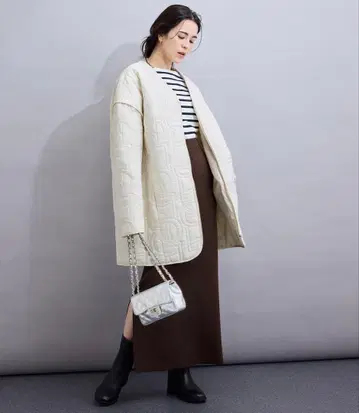 로고 패턴 퀼팅 블루종