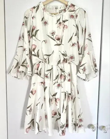 [새상품급] 노엘라 Noela 원피스 꽃무늬 S사이즈