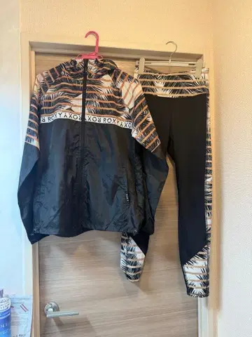 ROXY 나일론 후드티 레깅스 스패츠 세트 판매