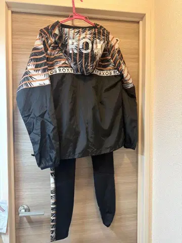 ROXY 나일론 후드티 레깅스 스패츠 세트 판매