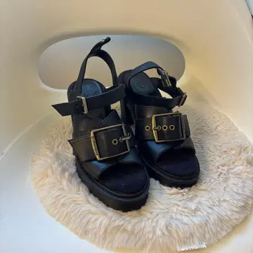 닥터마틴 그래닉 가죽 힐 샌들