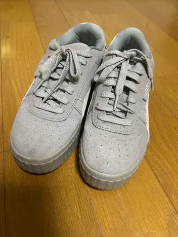 PUMA 그레이 스웨이드 플랫폼 스니커즈 23cm