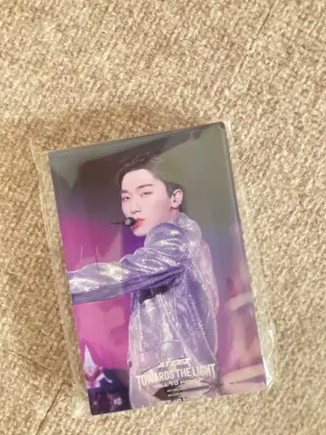 TOWARDS THE LIGHT 아크릴 블록 SAN