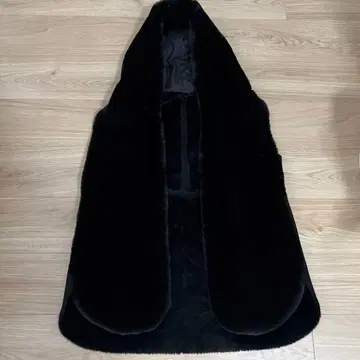 [미사용 새상품] noa-ge의 블랙 퍼 롱 베스트 (후드 부착)