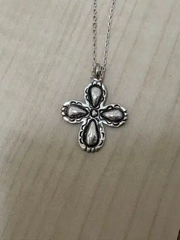 할포 크로스 모티브 목걸이 실버