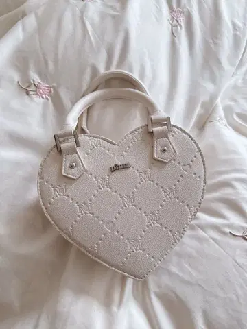 피움 모노그램 하트백