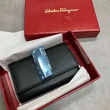 미사용 새상품 Salvatore Ferragamo 블랙 키케이스