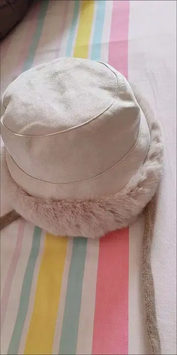 베이지 퍼 버킷 햇