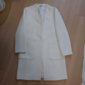 ZARA 화이트 체스터 코트