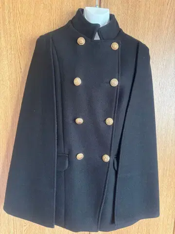 블랙 더블 브레스트 케이프 코트