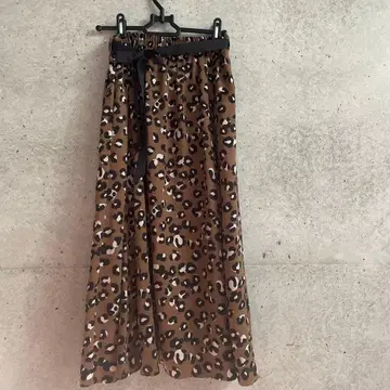 브라운 레오파드 무늬 플레어 스커트